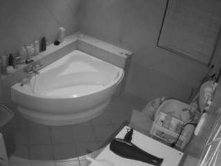 camsoda voyeurcam-julmodels-bath-1st-2