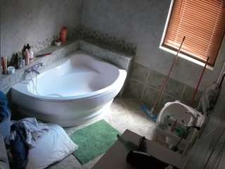 voyeurcam-julmodels-bath-1st-2 Adult Cam Models camsoda