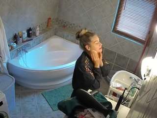 camsoda voyeurcam-julmodels-bath-1st-2