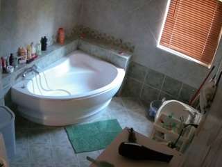 voyeurcam-julmodels-bath-1st-2 Cam Model camsoda