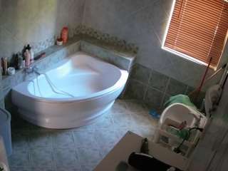 British Cam Models camsoda voyeurcam-julmodels-bath-1st-2