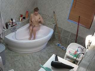 voyeurcam-julmodels-bath-1st-2