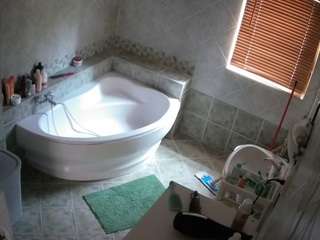 camsoda voyeurcam-julmodels-bath-1st-2