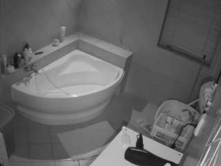 Free Cam Model camsoda voyeurcam-julmodels-bath-1st-2