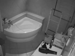 Black Nude Models camsoda voyeurcam-julmodels-bath-1st-2