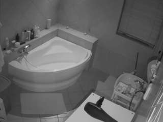 Voyeur House Cl B camsoda voyeurcam-julmodels-bath-1st-2