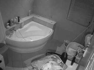 voyeurcam-julmodels-bath-1st-2