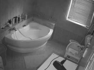 Male Cam Models camsoda voyeurcam-julmodels-bath-1st-2