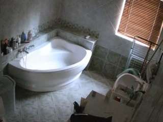 Voyeur House Video camsoda voyeurcam-julmodels-bath-1st-2