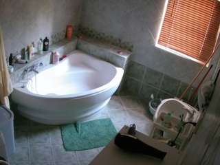 Voyouer House camsoda voyeurcam-julmodels-bath-1st-2