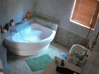 Voyeur House Live Cam camsoda voyeurcam-julmodels-bath-1st-2