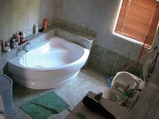 Voyeir House camsoda voyeurcam-julmodels-bath-1st-2