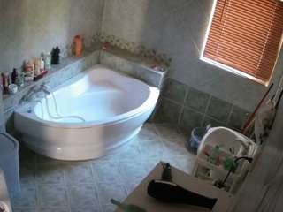 Live Webcam Models camsoda voyeurcam-julmodels-bath-1st-2