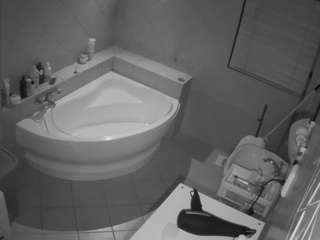 House Voyeur Cam camsoda voyeurcam-julmodels-bath-1st-2