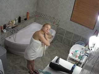 Vojeur House camsoda voyeurcam-julmodels-bath-1st-2