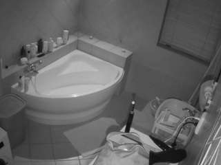 Cam Model Sites camsoda voyeurcam-julmodels-bath-1st-2