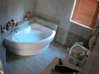 Cam Finder Model camsoda voyeurcam-julmodels-bath-1st-2