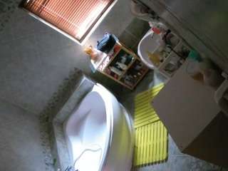 voyeurcam-julmodels-bath-1st-2