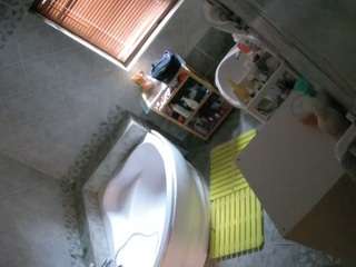 voyeurcam-julmodels-bath-1st-2