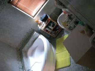 voyeurcam-julmodels-bath-1st-2