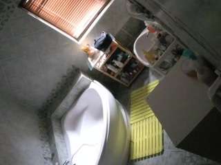 voyeurcam-julmodels-bath-1st-2