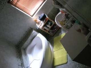 voyeurcam-julmodels-bath-1st-2