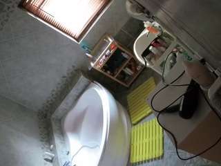 voyeurcam-julmodels-bath-1st-2
