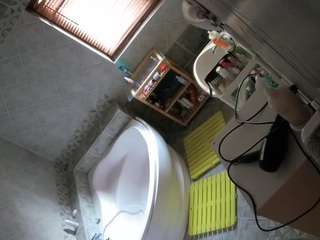 voyeurcam-julmodels-bath-1st-2