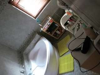 voyeurcam-julmodels-bath-1st-2
