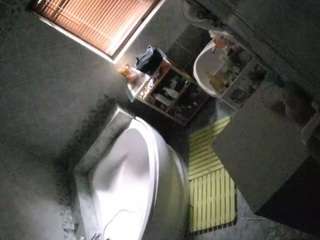 voyeurcam-julmodels-bath-1st-2