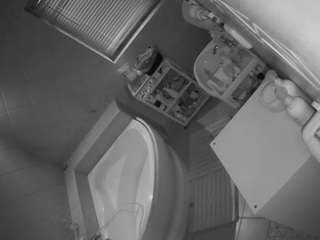 voyeurcam-julmodels-bath-1st-2