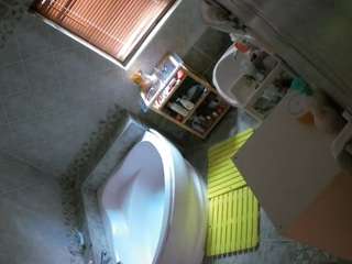 voyeurcam-julmodels-bath-1st-2