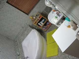voyeurcam-julmodels-bath-1st-2