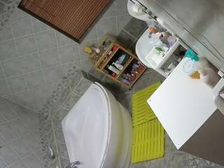 voyeurcam-julmodels-bath-1st-2