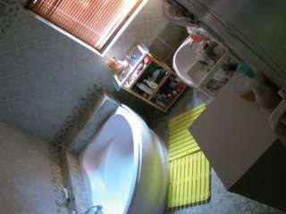voyeurcam-julmodels-bath-1st-2