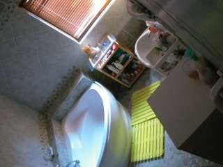 voyeurcam-julmodels-bath-1st-2