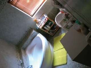 voyeurcam-julmodels-bath-1st-2