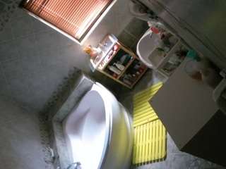 voyeurcam-julmodels-bath-1st-2
