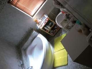 voyeurcam-julmodels-bath-1st-2