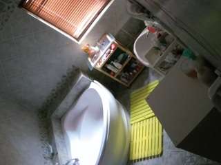 voyeurcam-julmodels-bath-1st-2