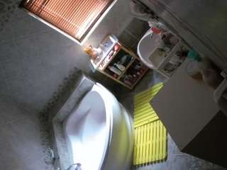 voyeurcam-julmodels-bath-1st-2