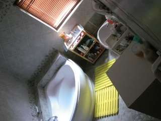 voyeurcam-julmodels-bath-1st-2