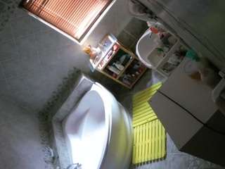 voyeurcam-julmodels-bath-1st-2