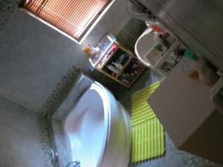 voyeurcam-julmodels-bath-1st-2