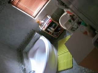voyeurcam-julmodels-bath-1st-2