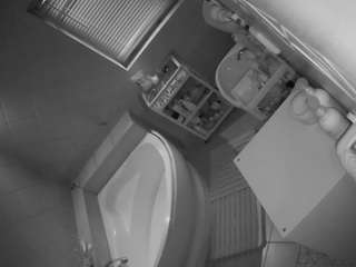 voyeurcam-julmodels-bath-1st-2