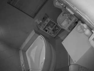 voyeurcam-julmodels-bath-1st-2