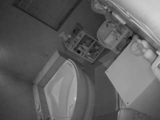 voyeurcam-julmodels-bath-1st-2