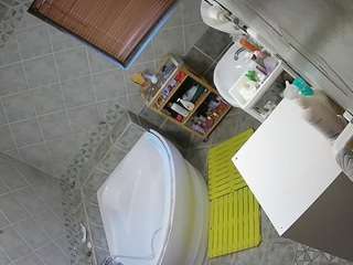 voyeurcam-julmodels-bath-1st-2