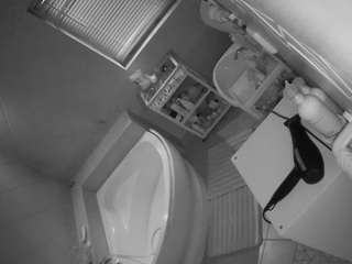 voyeurcam-julmodels-bath-1st-2